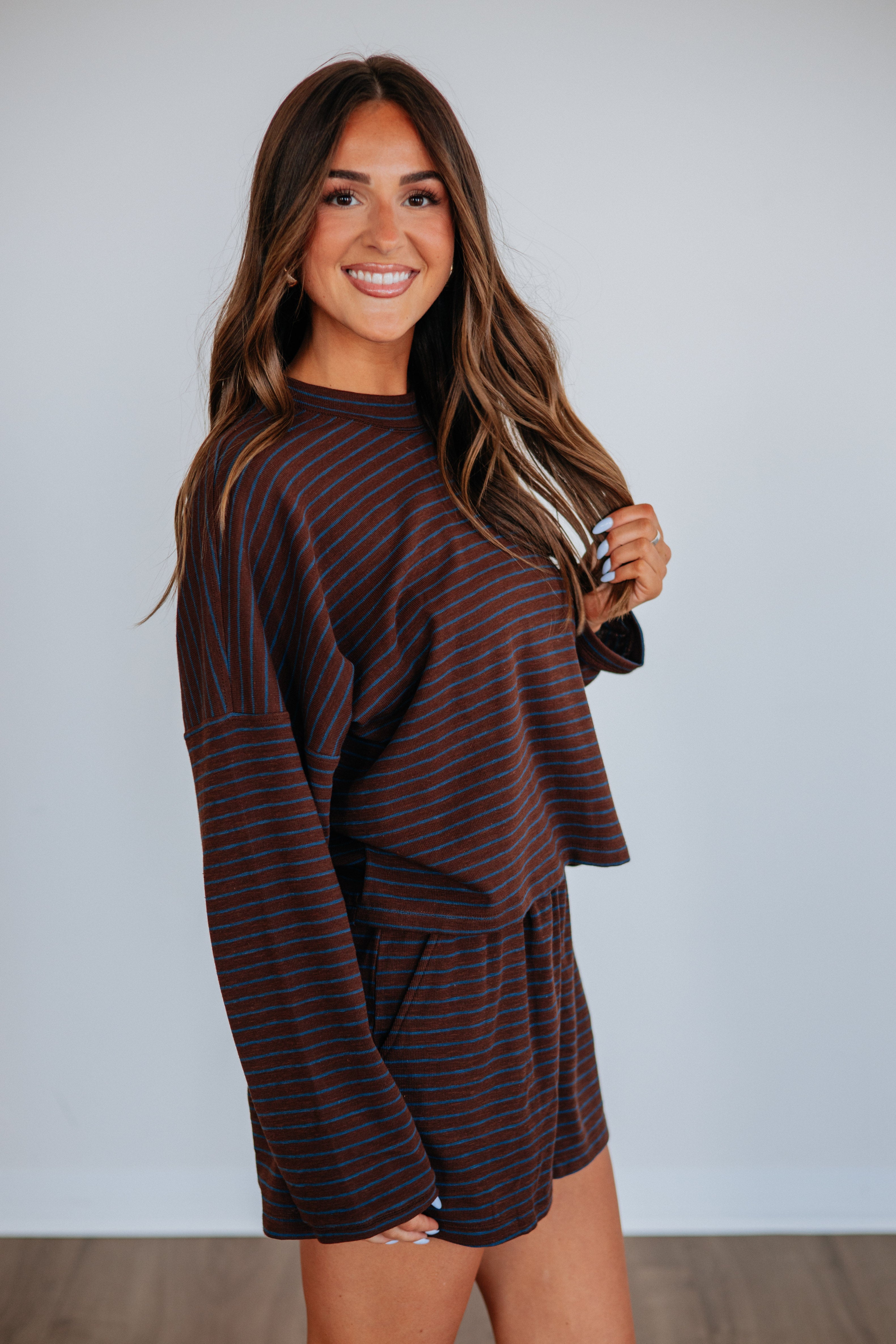High Rise Contrast Stripe Relaxed Cotton Shorts in Chocolate