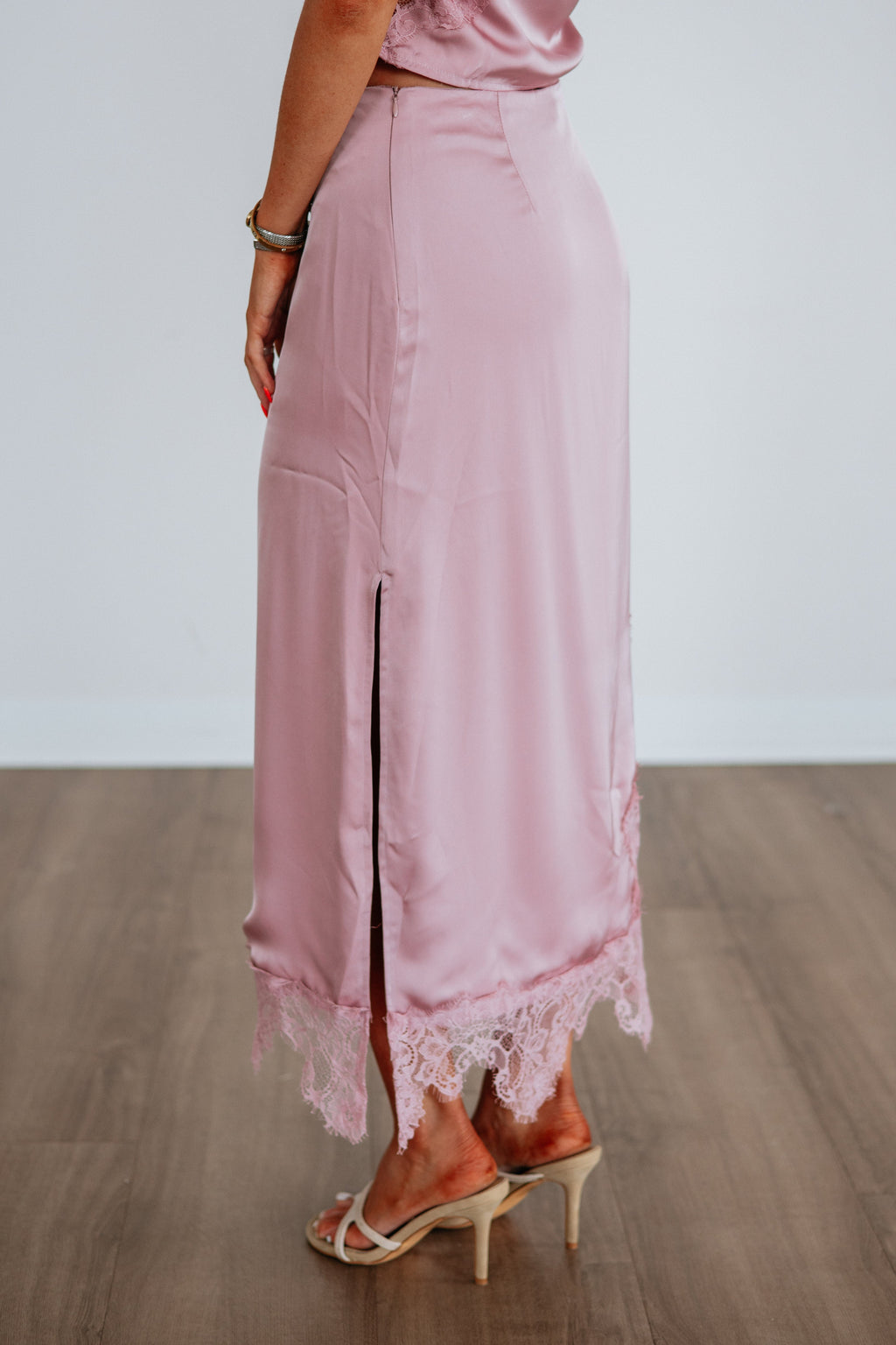 Floral Lace Trim Satin Midi Skirt in Dusty Rose