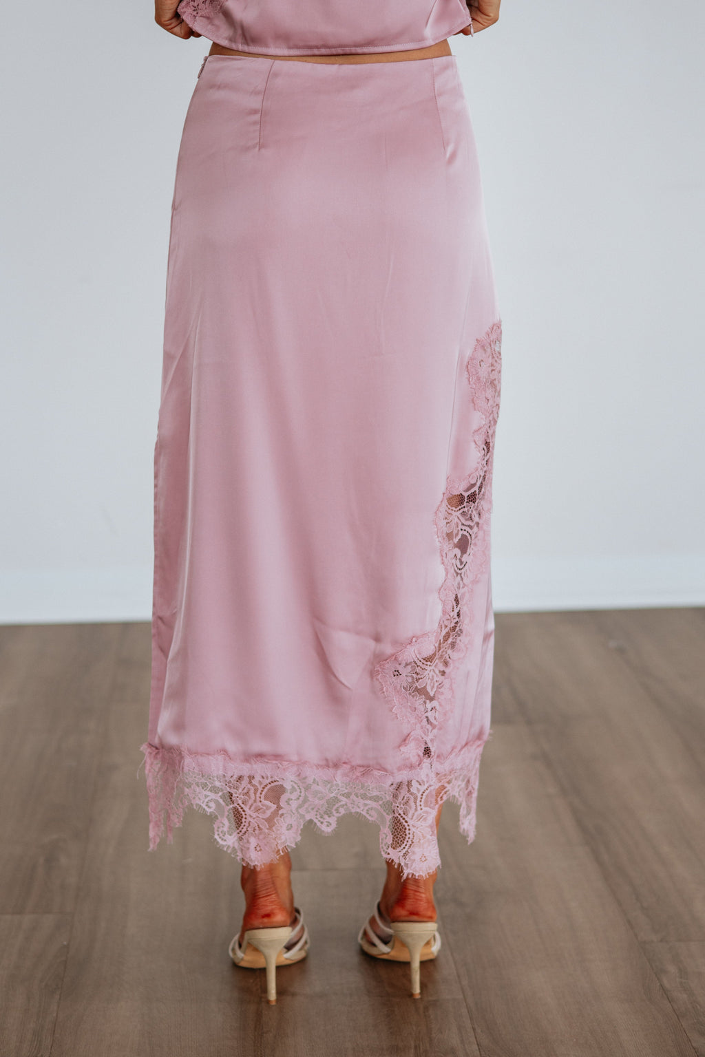 Floral Lace Trim Satin Midi Skirt in Dusty Rose